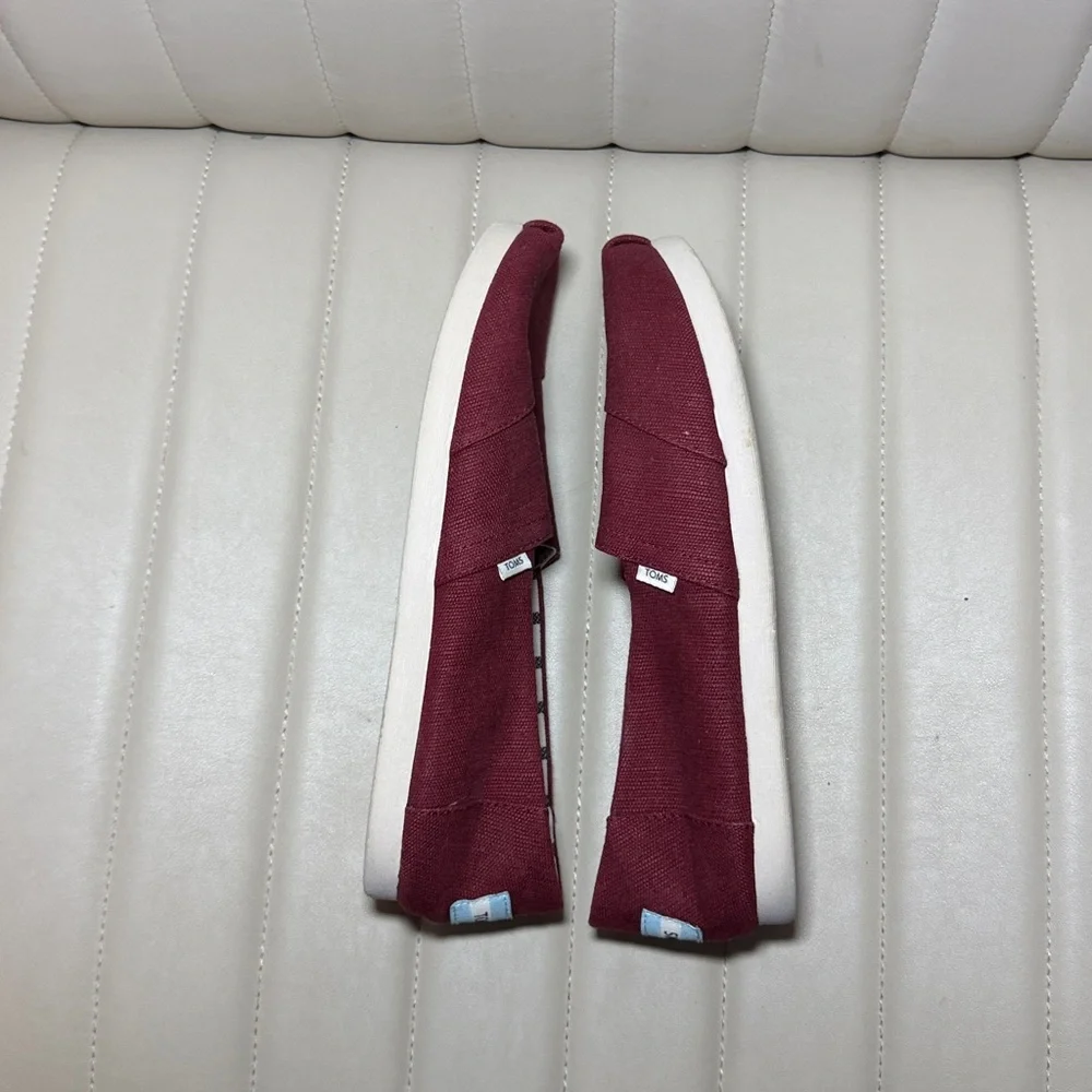 TOMS Burgundy Canvas Slip-On Shoes Men’s 9.5 (Women’s 11) Casual Comfort Flats